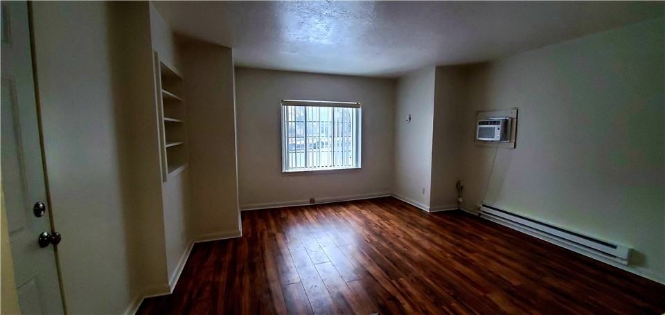 449 21st St - Photo 2 of 10