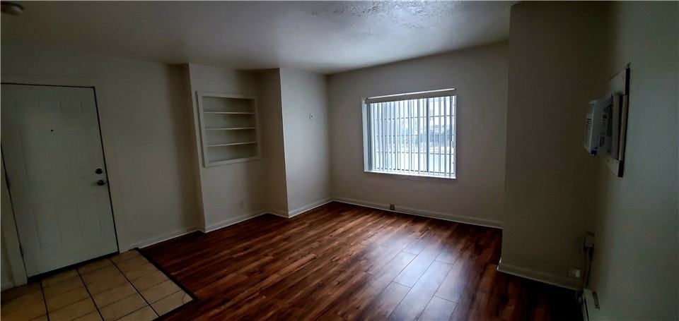 449 21st St - Photo 3 of 10