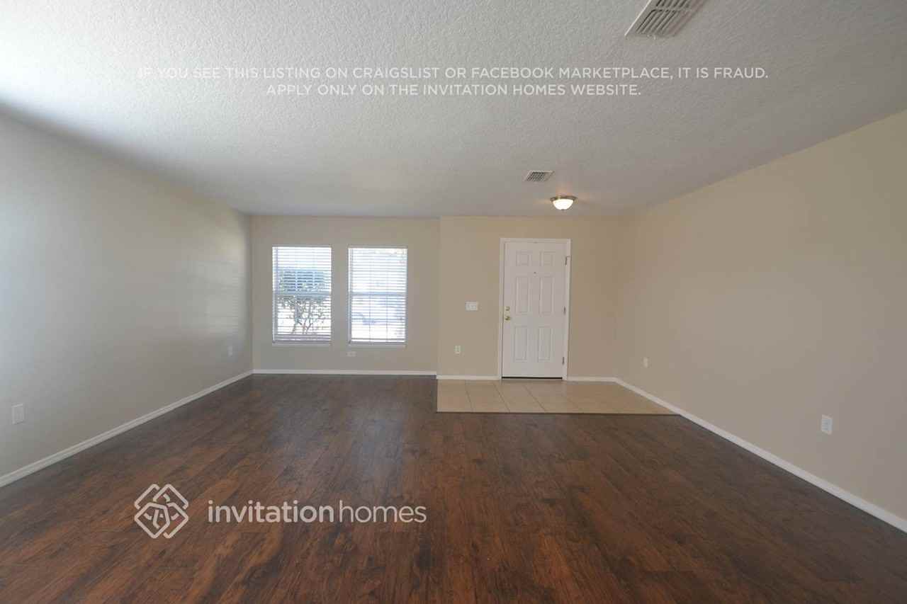 4431 Aruba Blvd - Photo 2 of 12