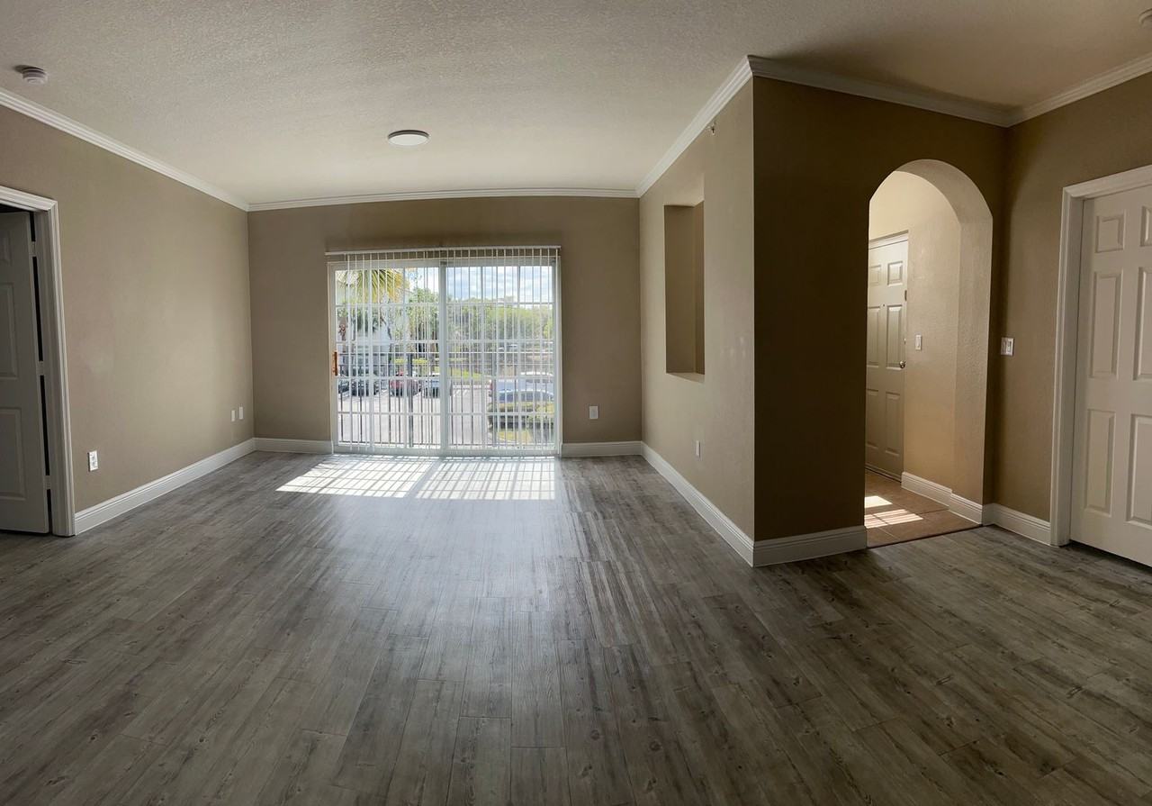 10124 Nw 33rd St - Photo 3 of 11