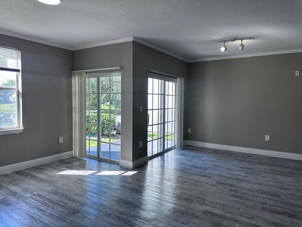 10186 Nw 33rd St - Photo 4 of 13