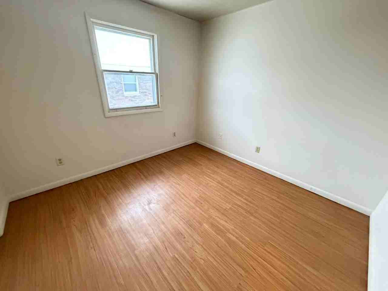 202 W Commercial St - Photo 7 of 10