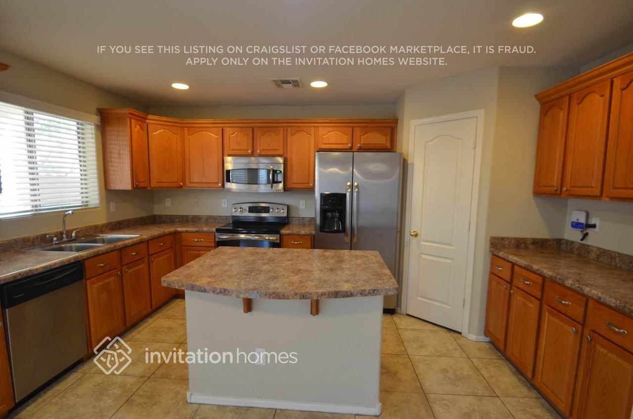 8323 S 48th Ln - Photo 5 of 15