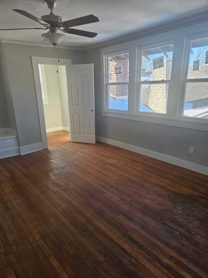 123 Division Ave - Photo 4 of 7