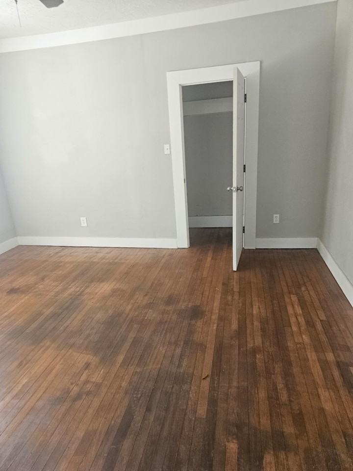 123 Division Ave - Photo 6 of 7