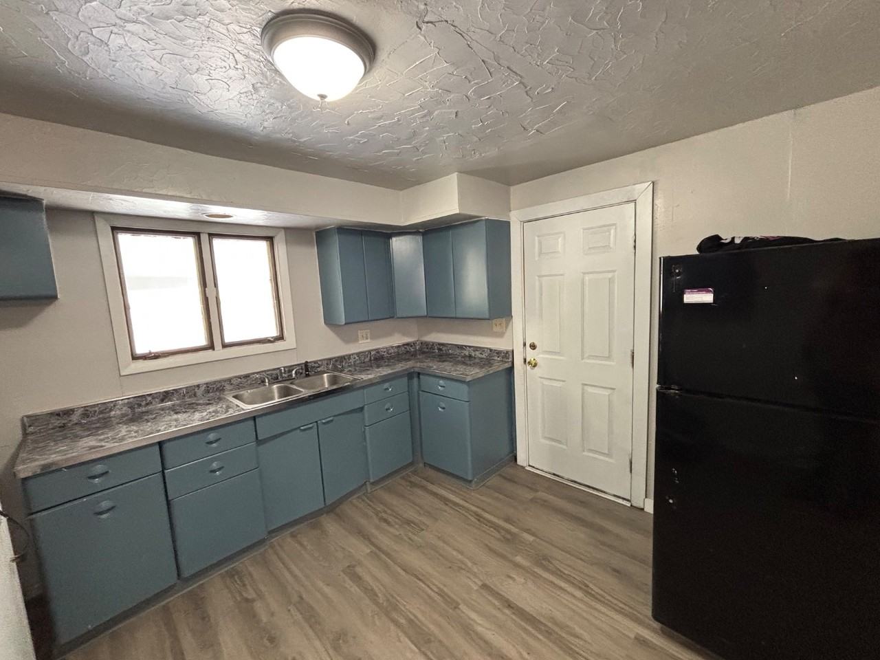 211 N 5th Ave - Photo 3 of 10