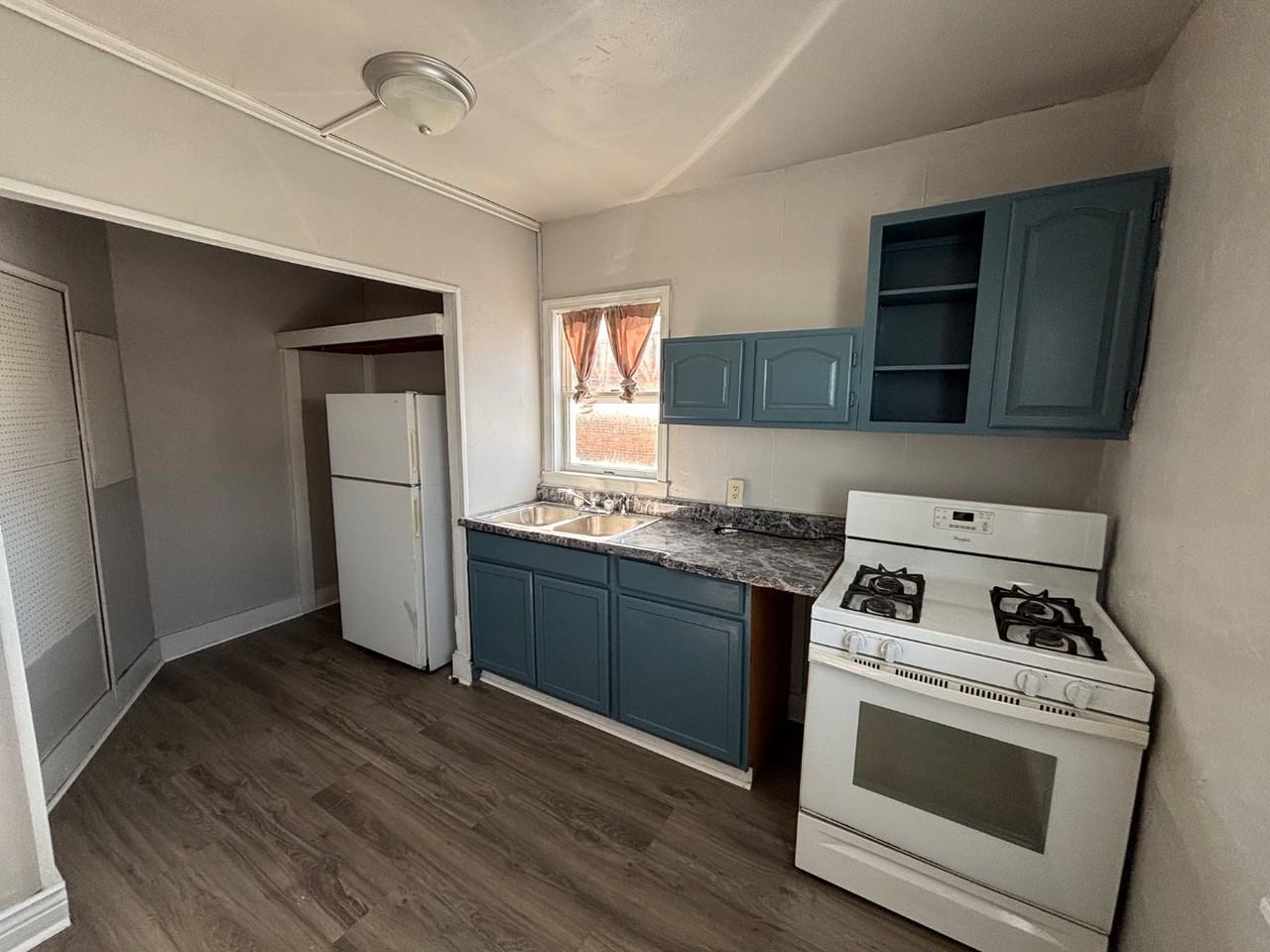 211 N 5th Ave - Photo 7 of 10