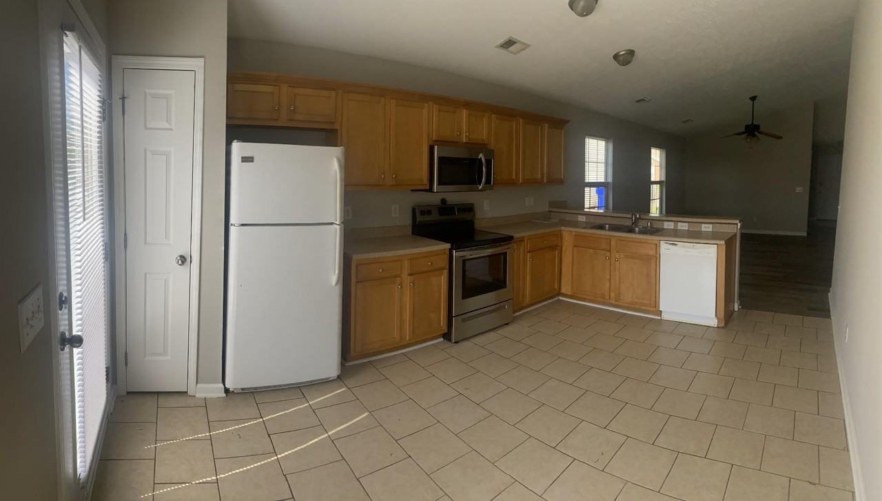 2020 Willis Dr - Photo 4 of 12