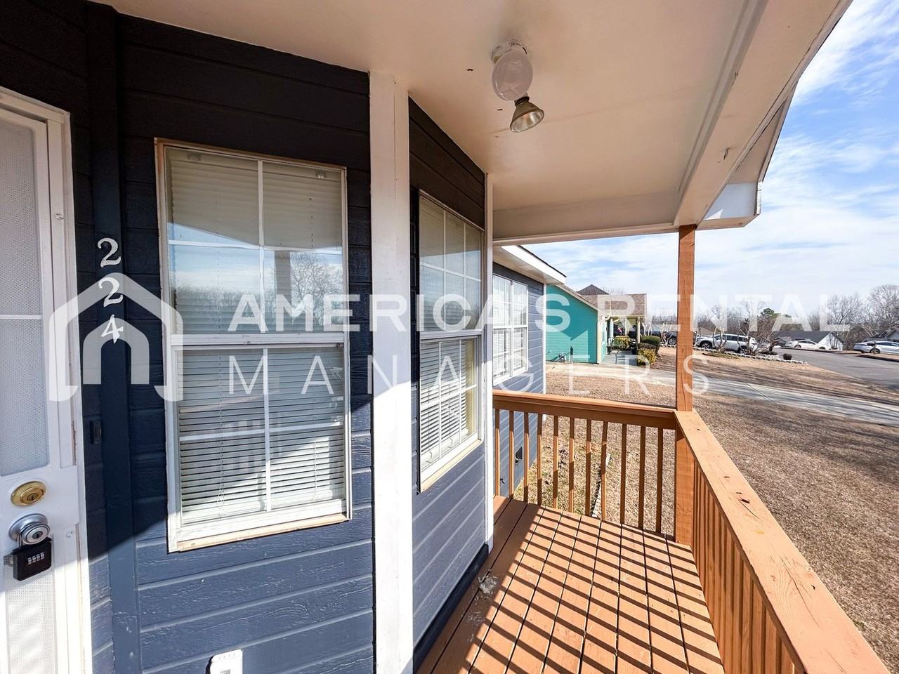 224 Newark Cir - Photo 4 of 34