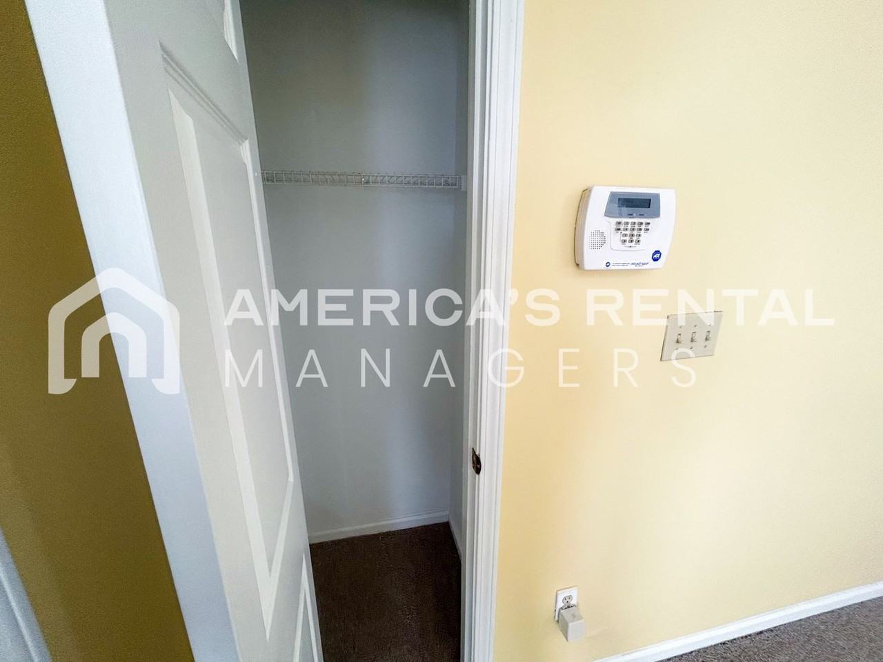 224 Newark Cir - Photo 7 of 34