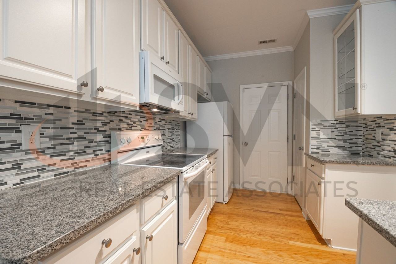 1007 Red Hat Ln - Photo 5 of 26