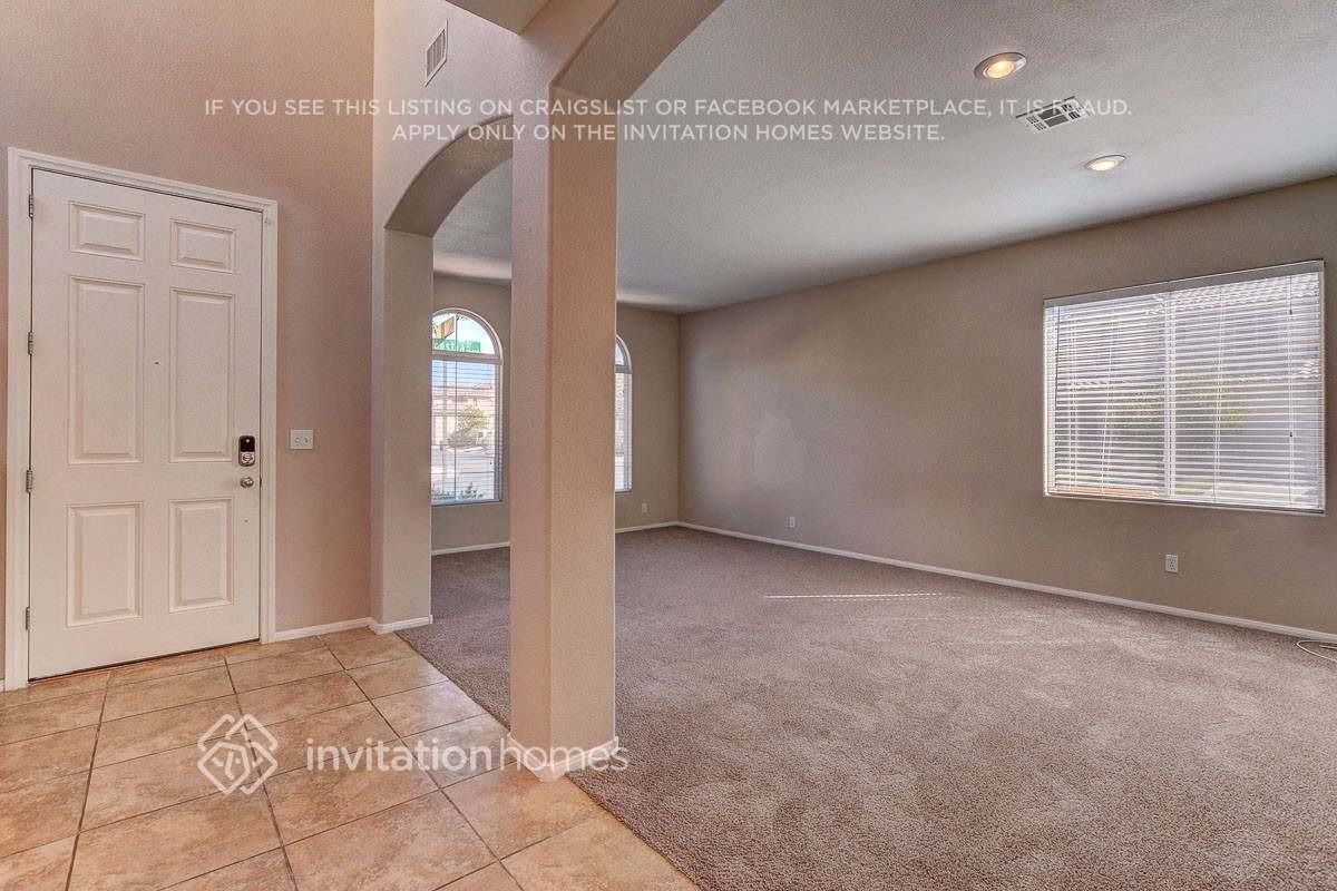 10471 Anacostia St - Photo 2 of 17