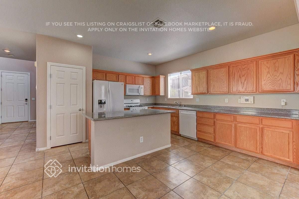 10471 Anacostia St - Photo 5 of 17