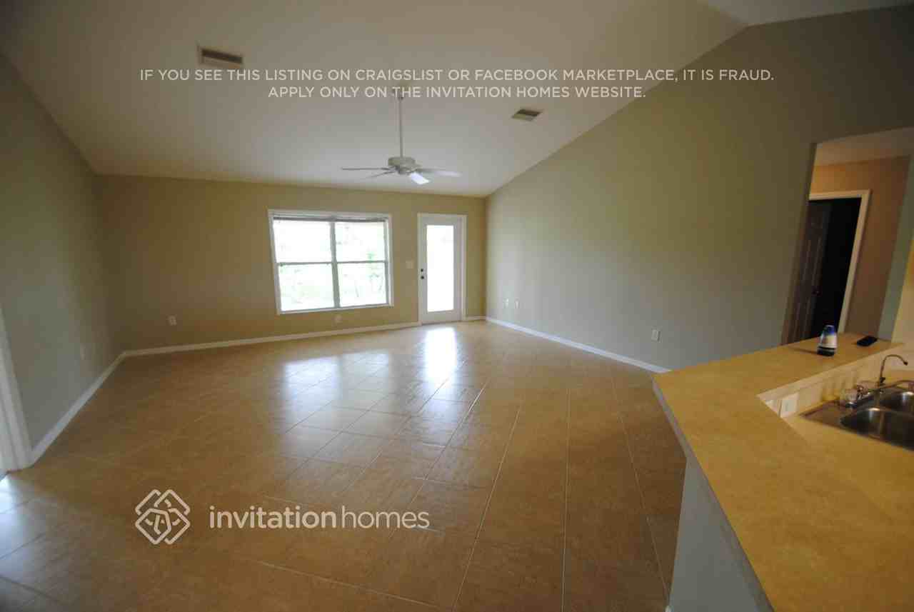 827 Sw 16th Ter - Photo 2 of 7