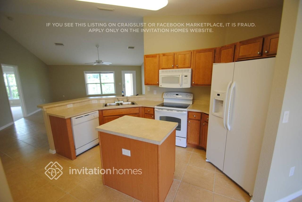 827 Sw 16th Ter - Photo 3 of 7