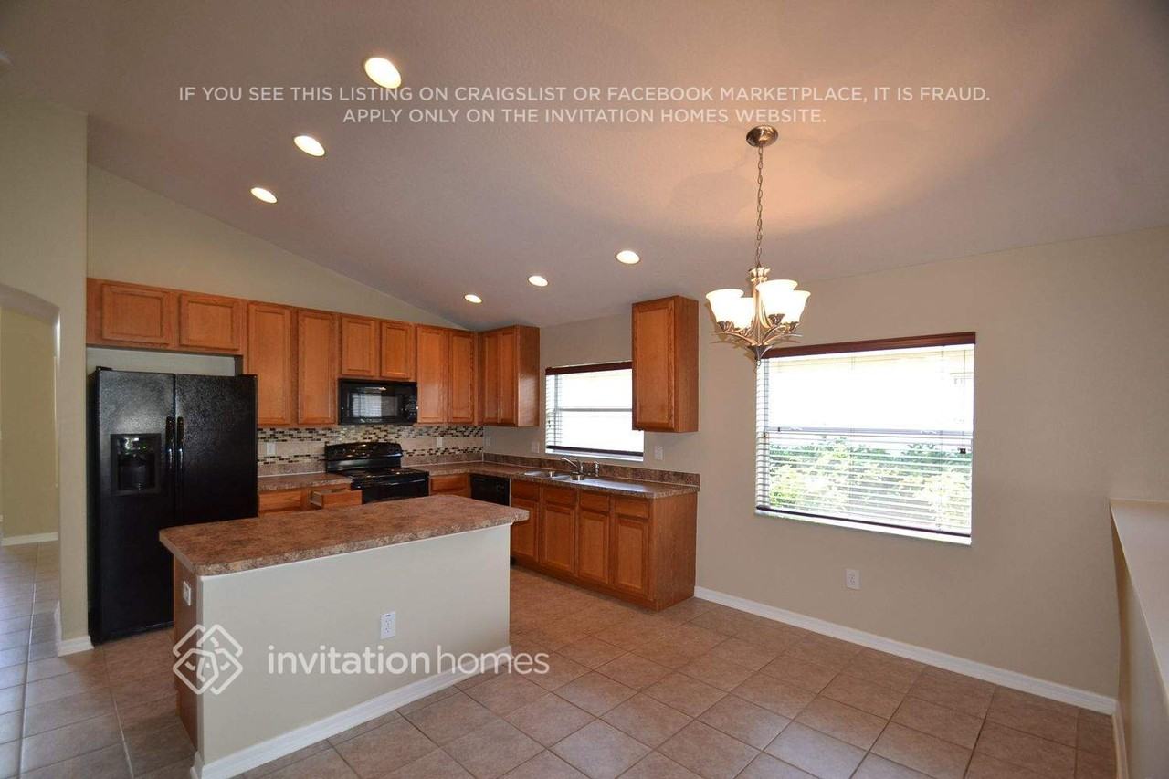 808 Barclay Wood Dr - Photo 4 of 12