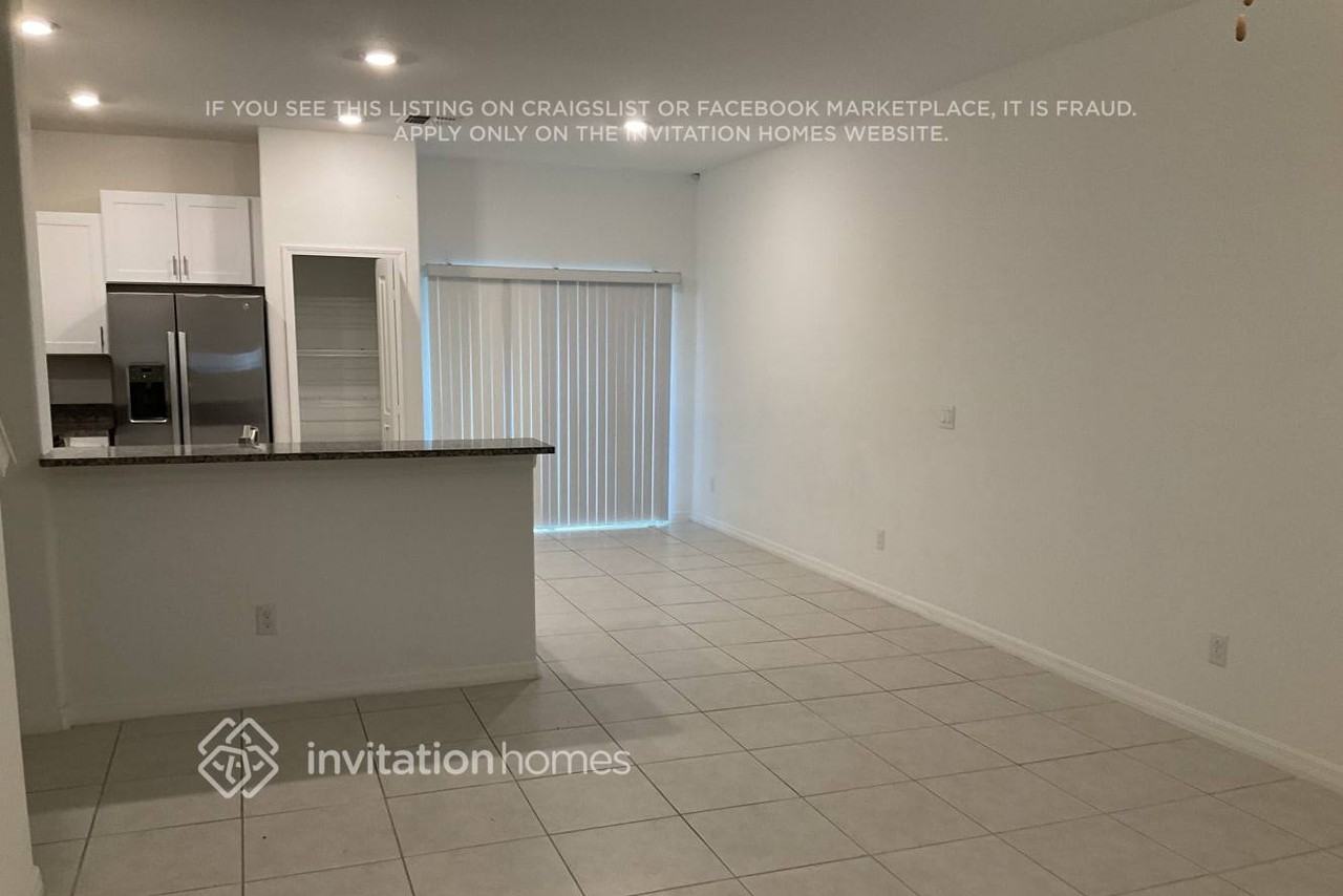 8286 Crescent Oaks Dr - Photo 4 of 17