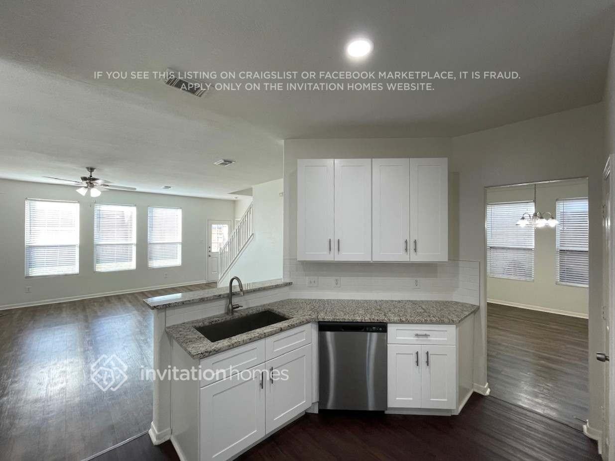 19115 Badger Ct - Photo 5 of 15