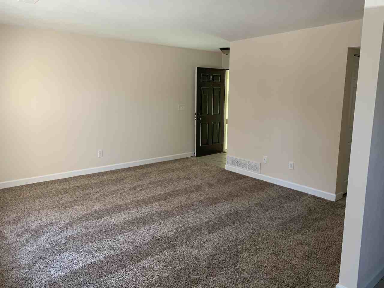 1623 Red Bud Dr #G - Photo 5 of 15