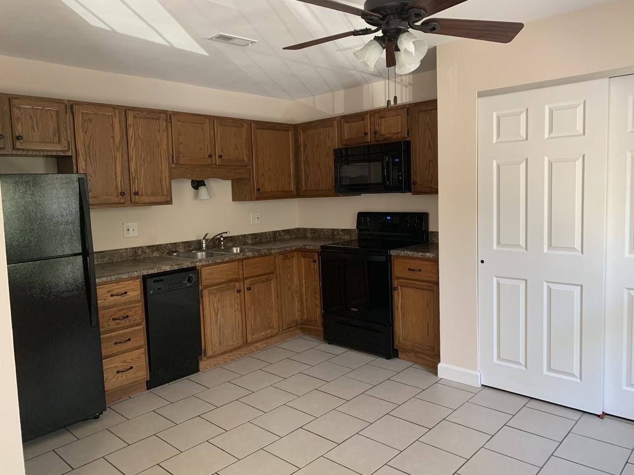 1623 Red Bud Dr #G - Photo 7 of 15