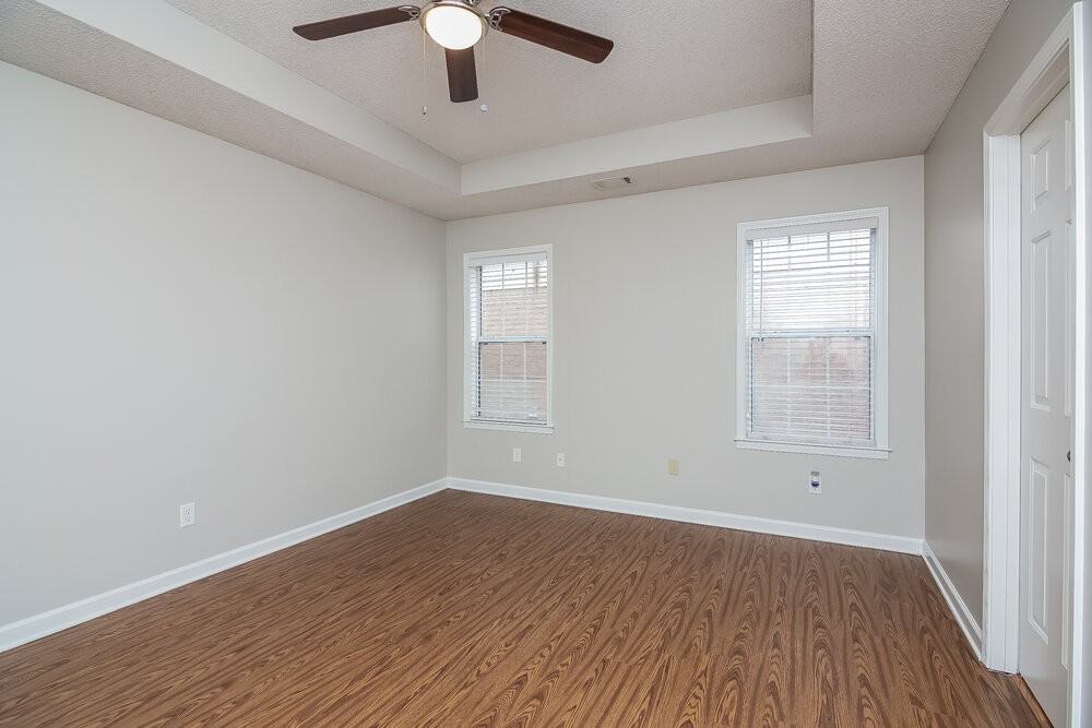 1118 Greenwich Dr - Photo 3 of 15