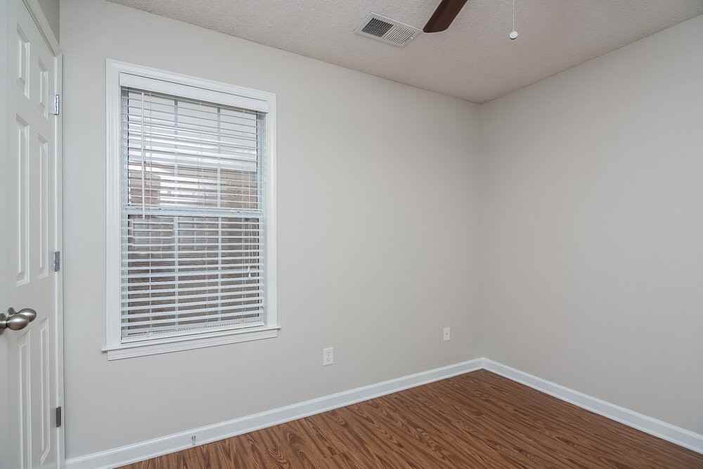 1118 Greenwich Dr - Photo 5 of 15