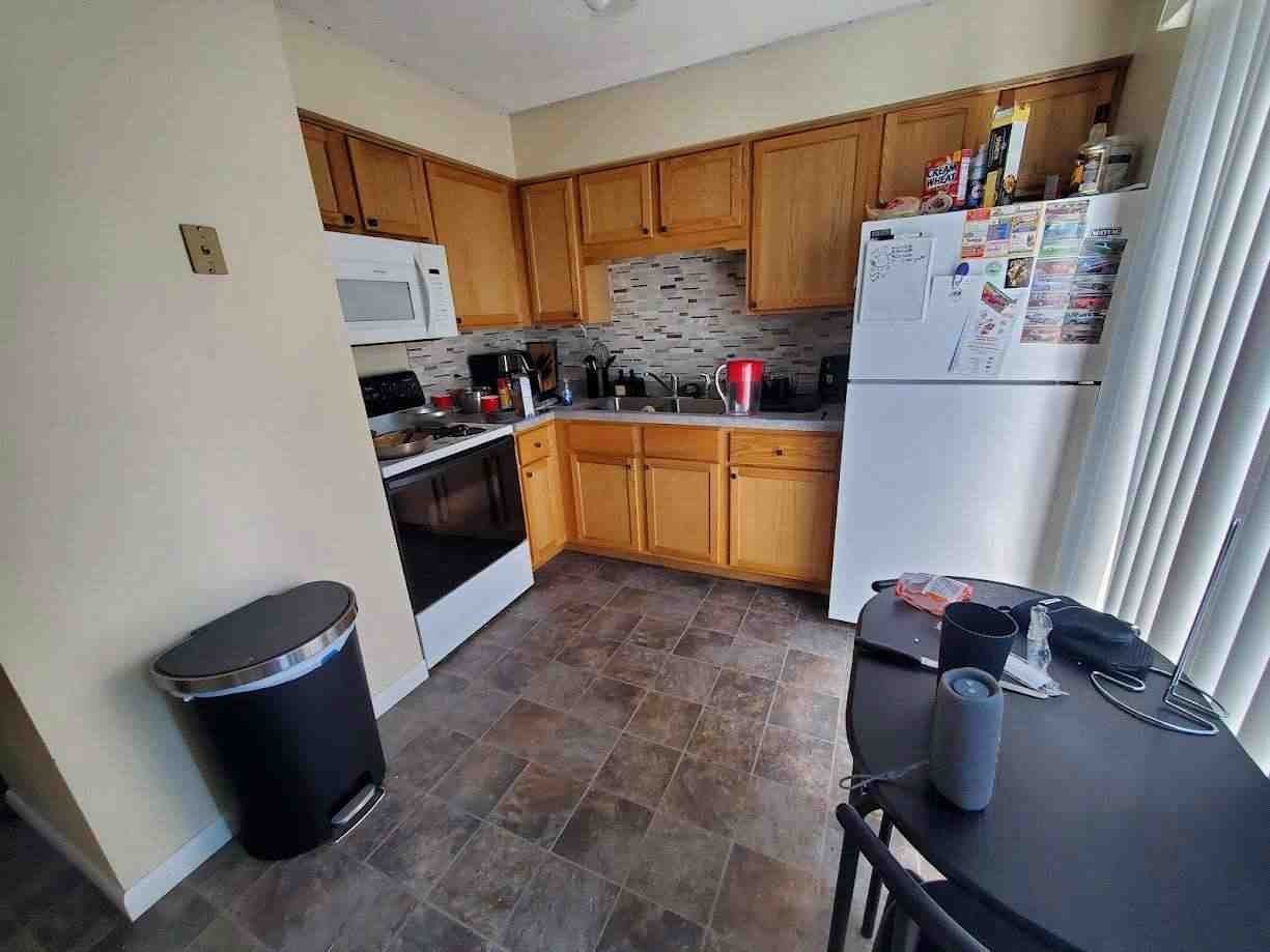 218 Henry St #218 - Photo 4 of 4