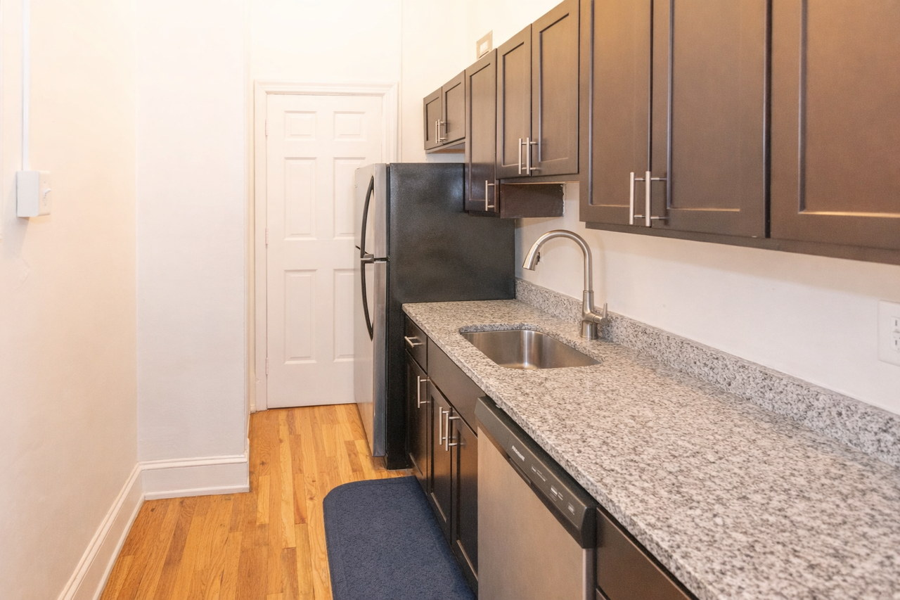 109 W Monument St #2B - Photo 3 of 9