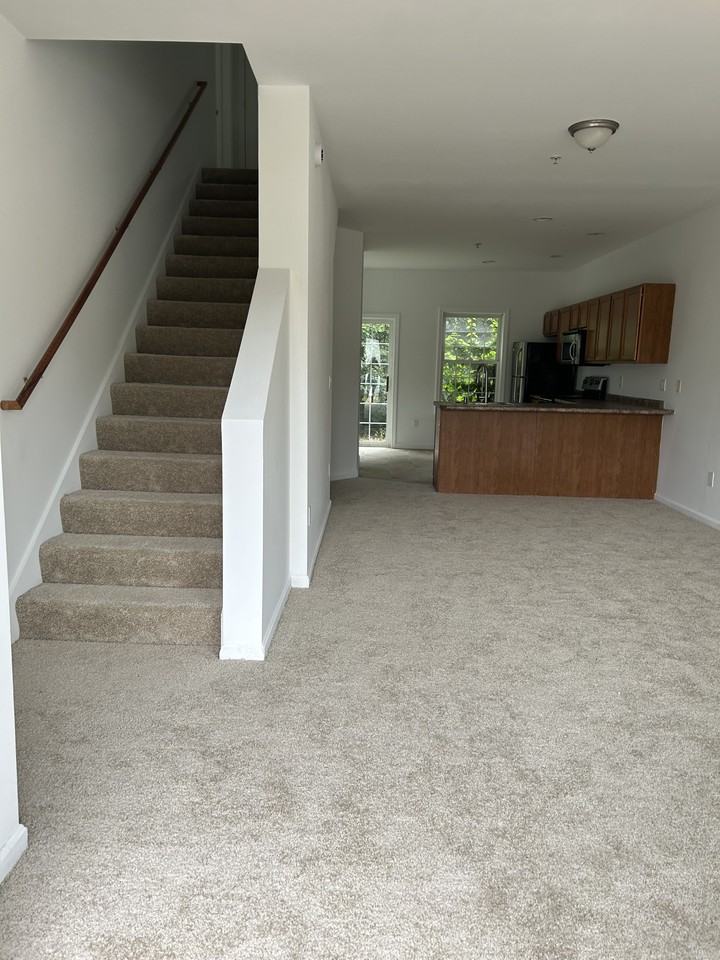 47 Trinity Cir #B - Photo 5 of 10