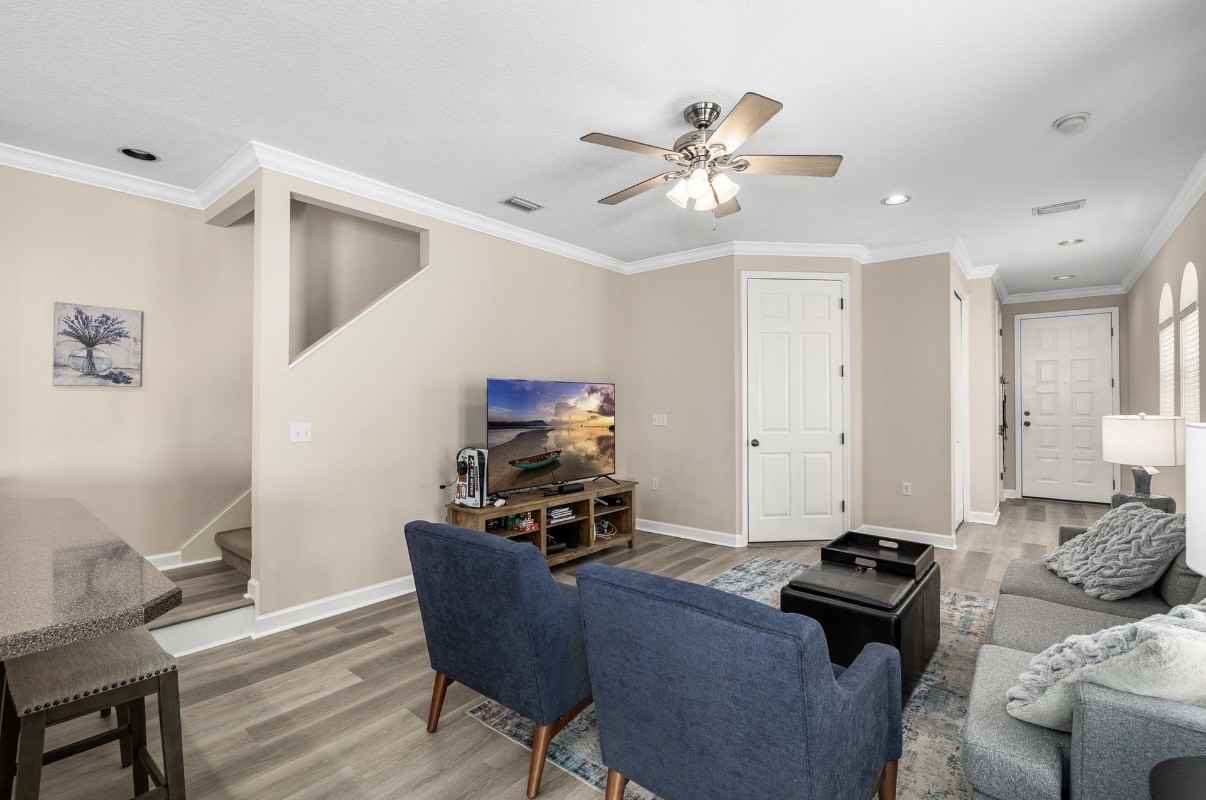 104 S Moody Ave #3 - Photo 2 of 11