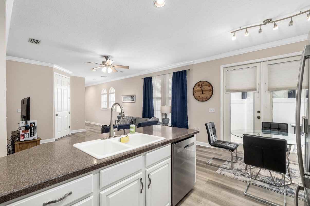 104 S Moody Ave #3 - Photo 3 of 11