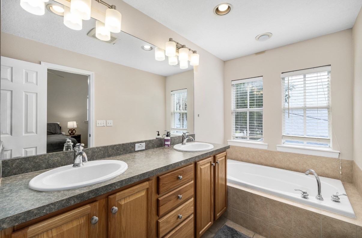 104 S Moody Ave #3 - Photo 6 of 11