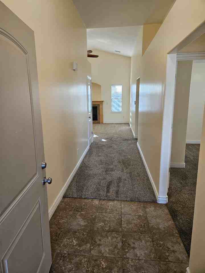 1023 Boston Ct #NA - Photo 5 of 36