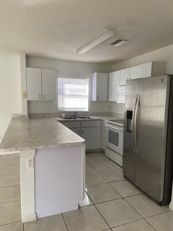 4416 Hamlet Ct #NA - Photo 2 of 10