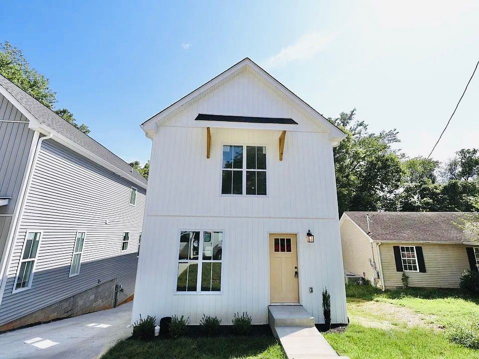 218 High St Apt A #NA - Photo 2 of 30