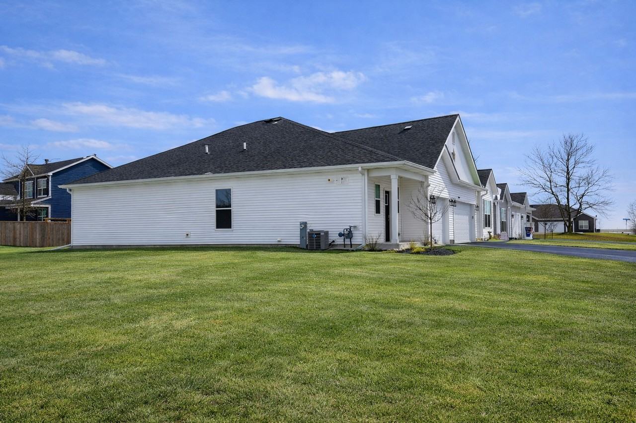 344 E Stratford Ave #NA - Photo 3 of 24