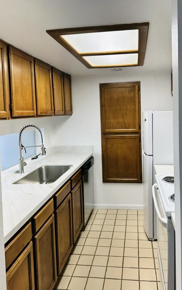 1449 E Highland Ave #19 - Photo 5 of 19