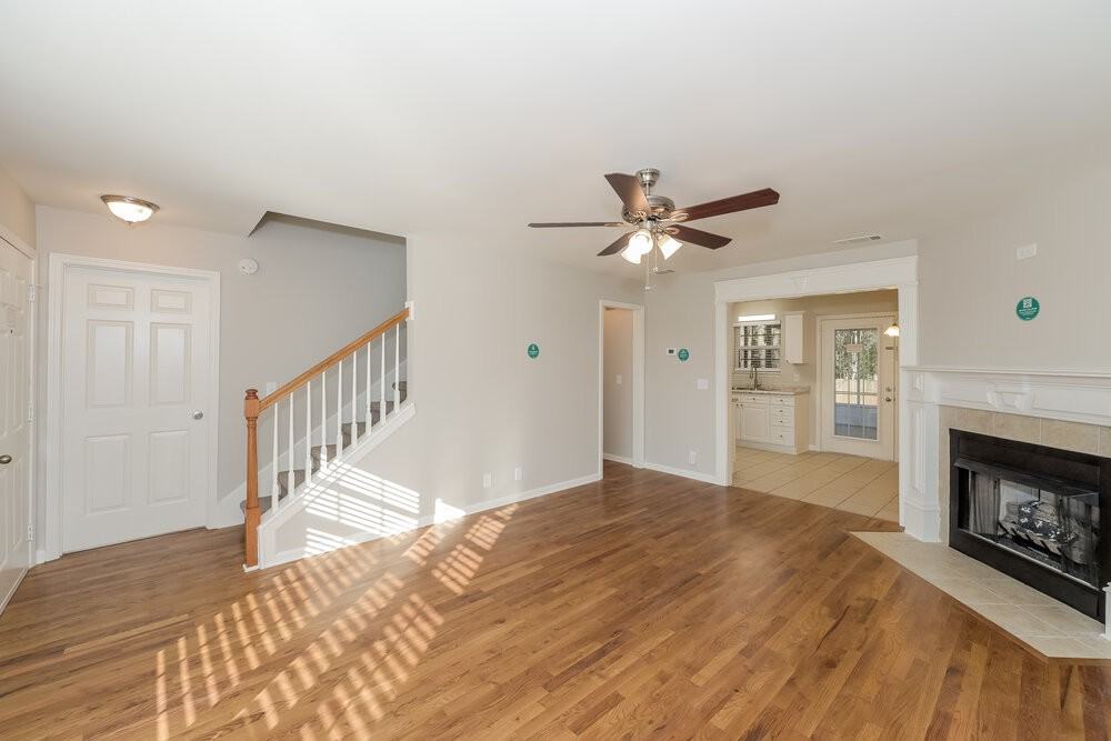 1403 Teresa Ln - Photo 4 of 17