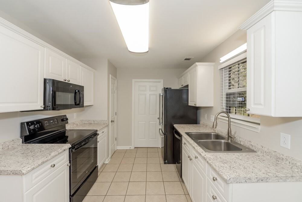 1403 Teresa Ln - Photo 7 of 17