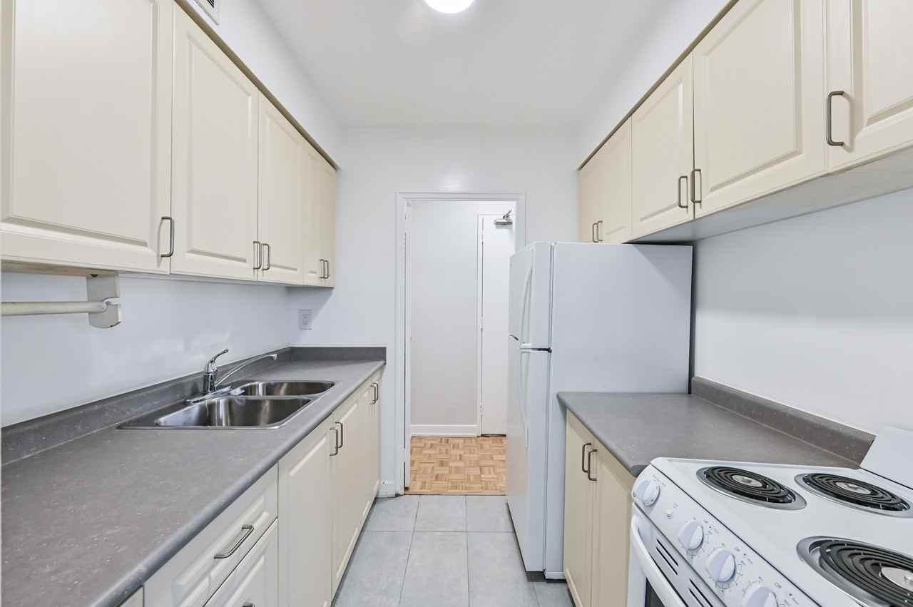 Davisville Tower - Photo 6 of 18