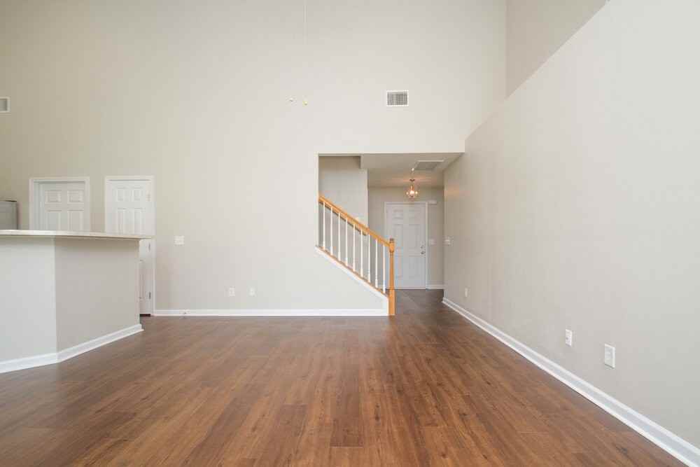 110 Lyndhurst Dr - Photo 3 of 15