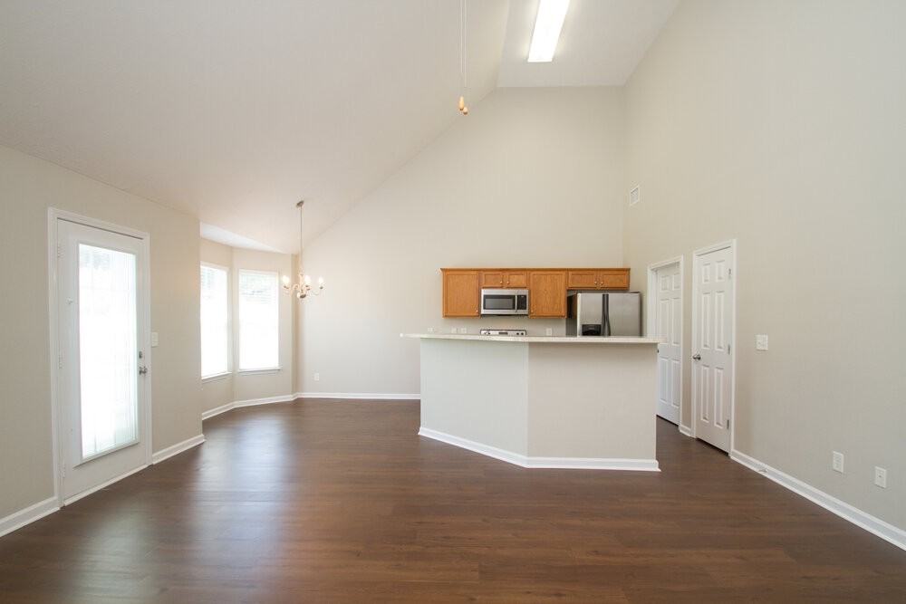 110 Lyndhurst Dr - Photo 4 of 15