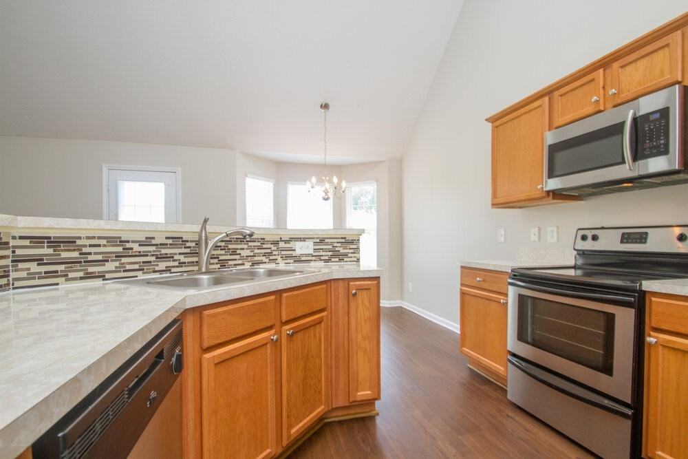 110 Lyndhurst Dr - Photo 7 of 15