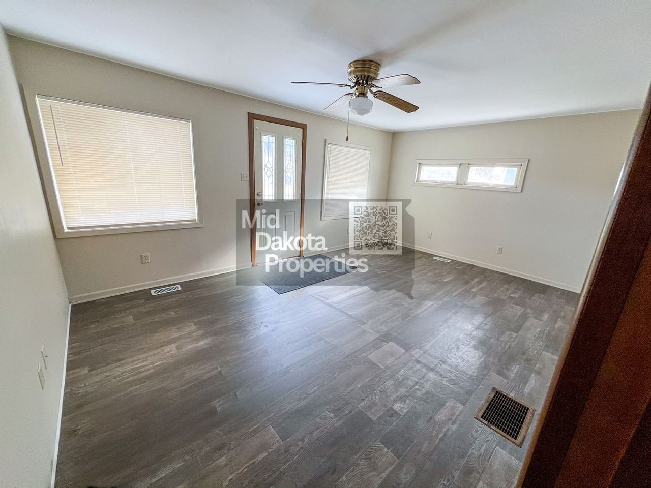 813 N Sanborn Blvd - Photo 3 of 12