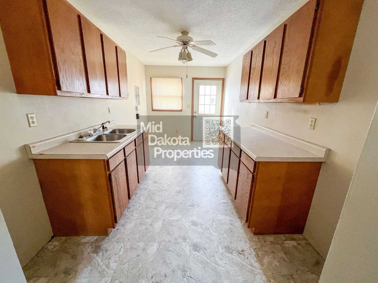 813 N Sanborn Blvd - Photo 4 of 12