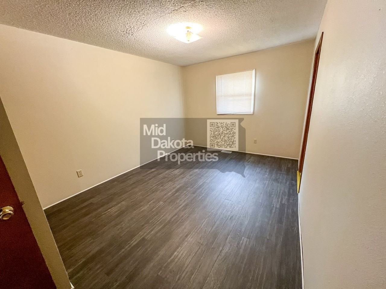 813 N Sanborn Blvd - Photo 7 of 12