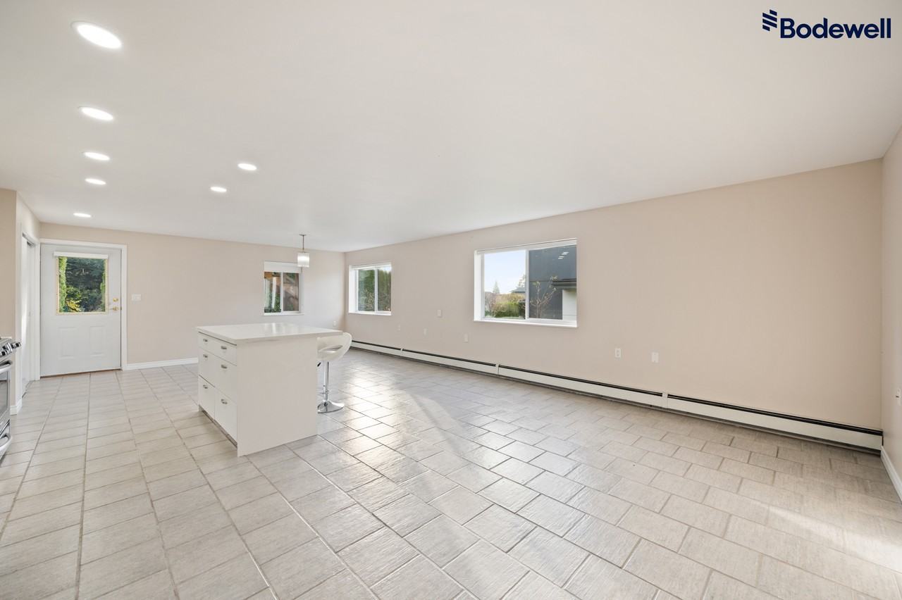 Moody Avenue - Photo 4 of 19