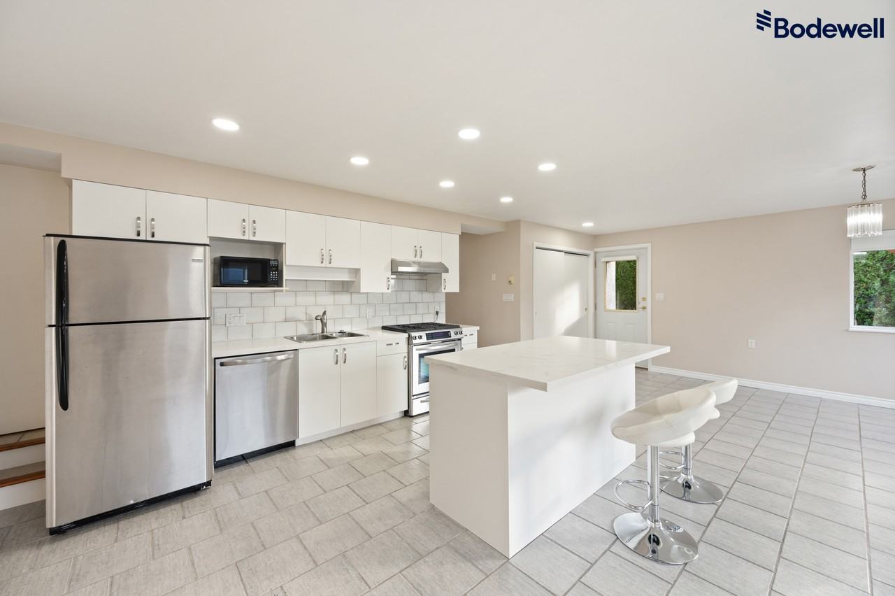 Moody Avenue - Photo 5 of 19