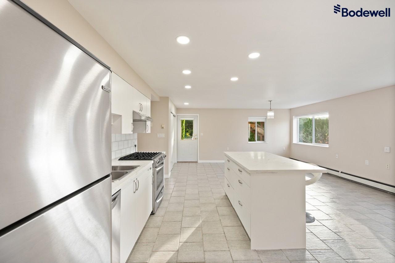 Moody Avenue - Photo 7 of 19