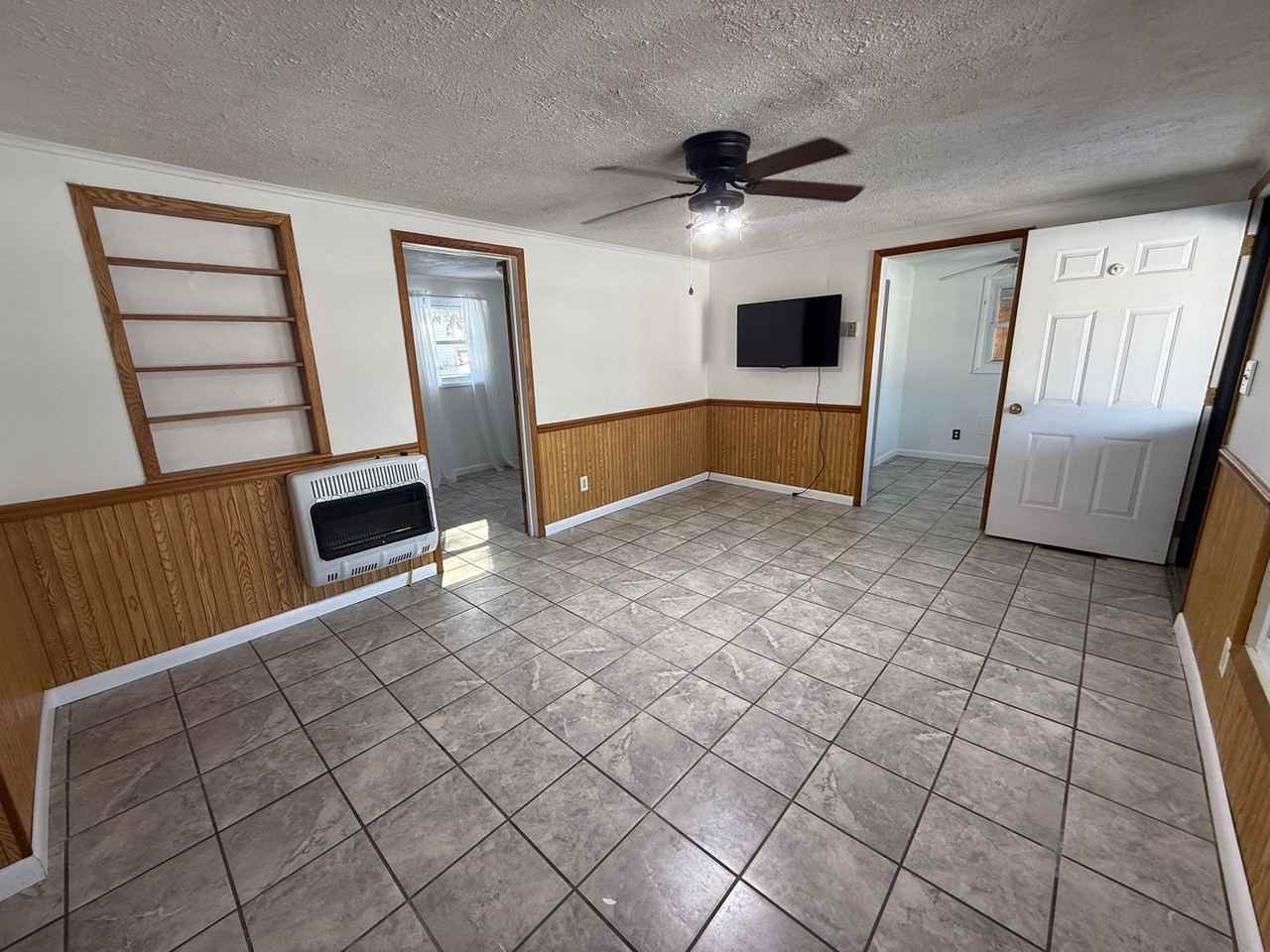 714 Crittenden Dr - Photo 3 of 24